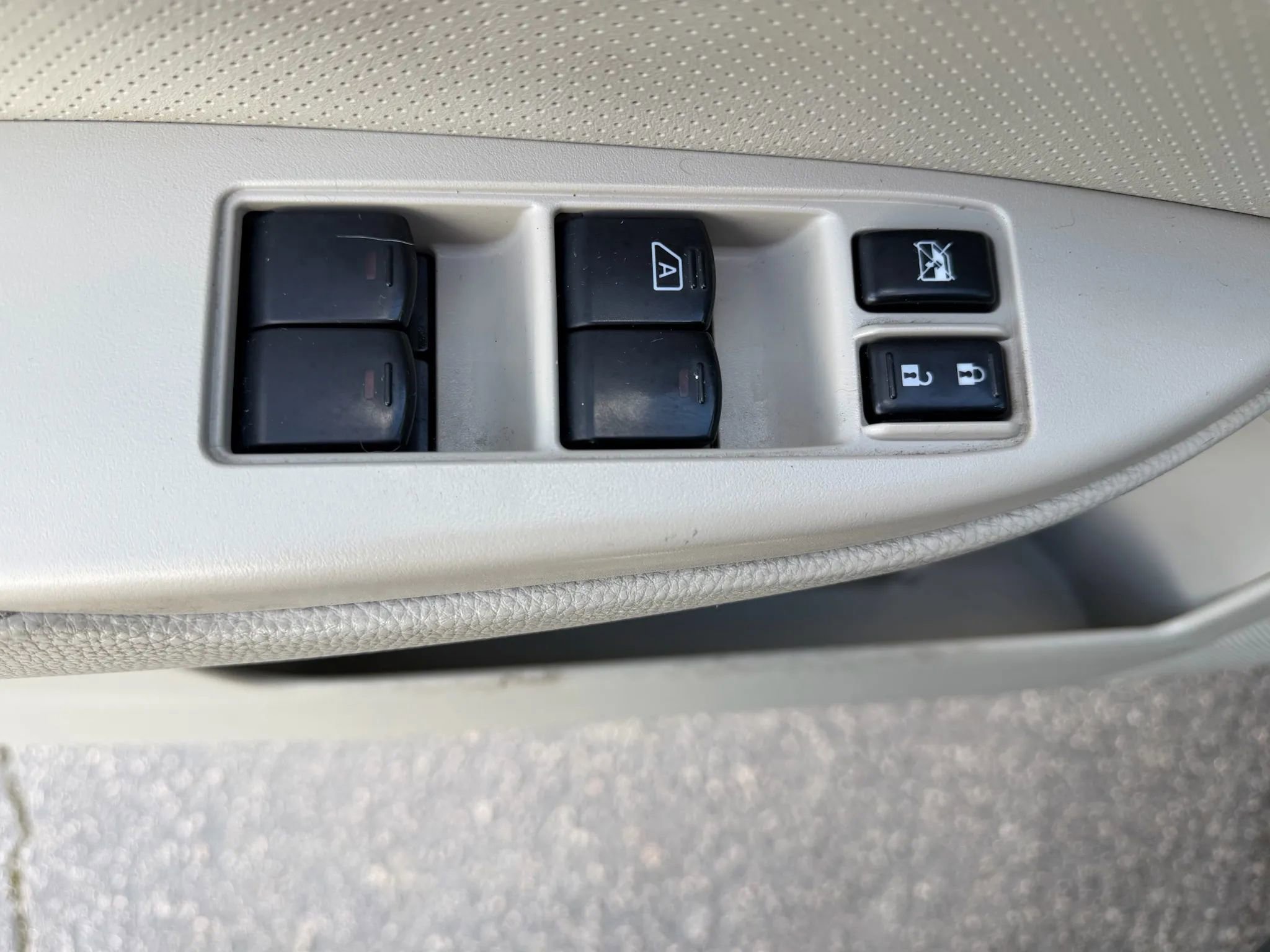 Used 2010 Subaru Outback 2.5i Limited image 24