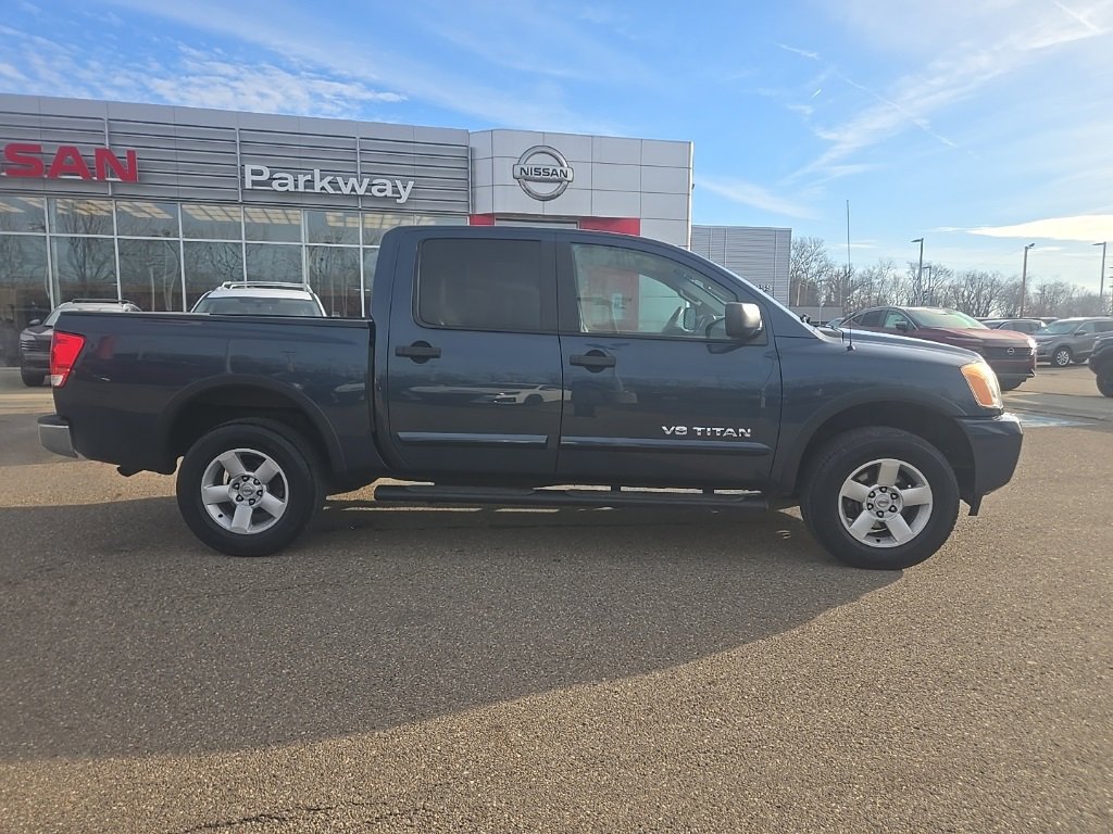 Used 2015 Nissan Titan SV w/ SV Value Truck Package image 9