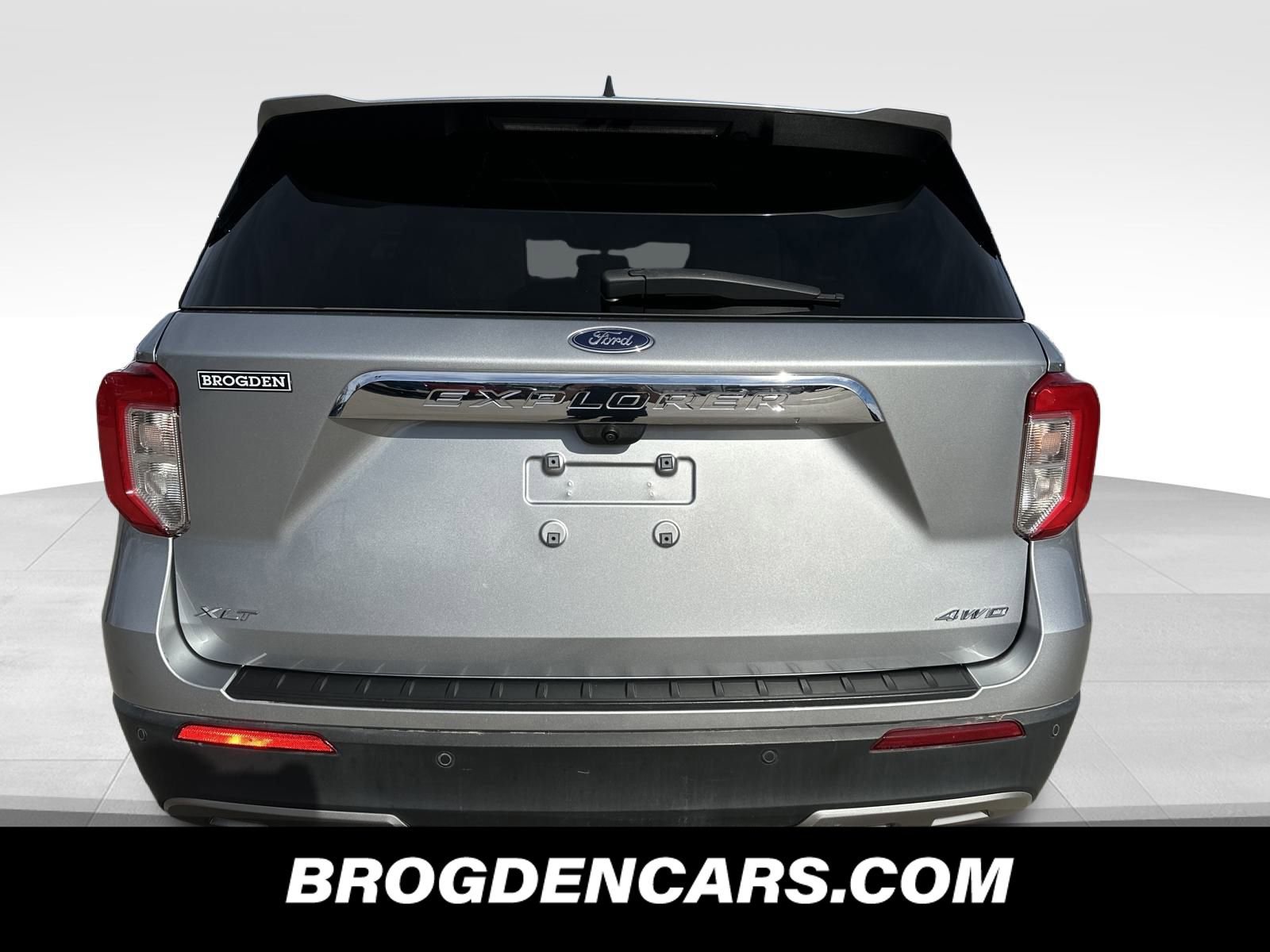 Used 2023 Ford Explorer XLT w/ Equipment Group 202A image 7