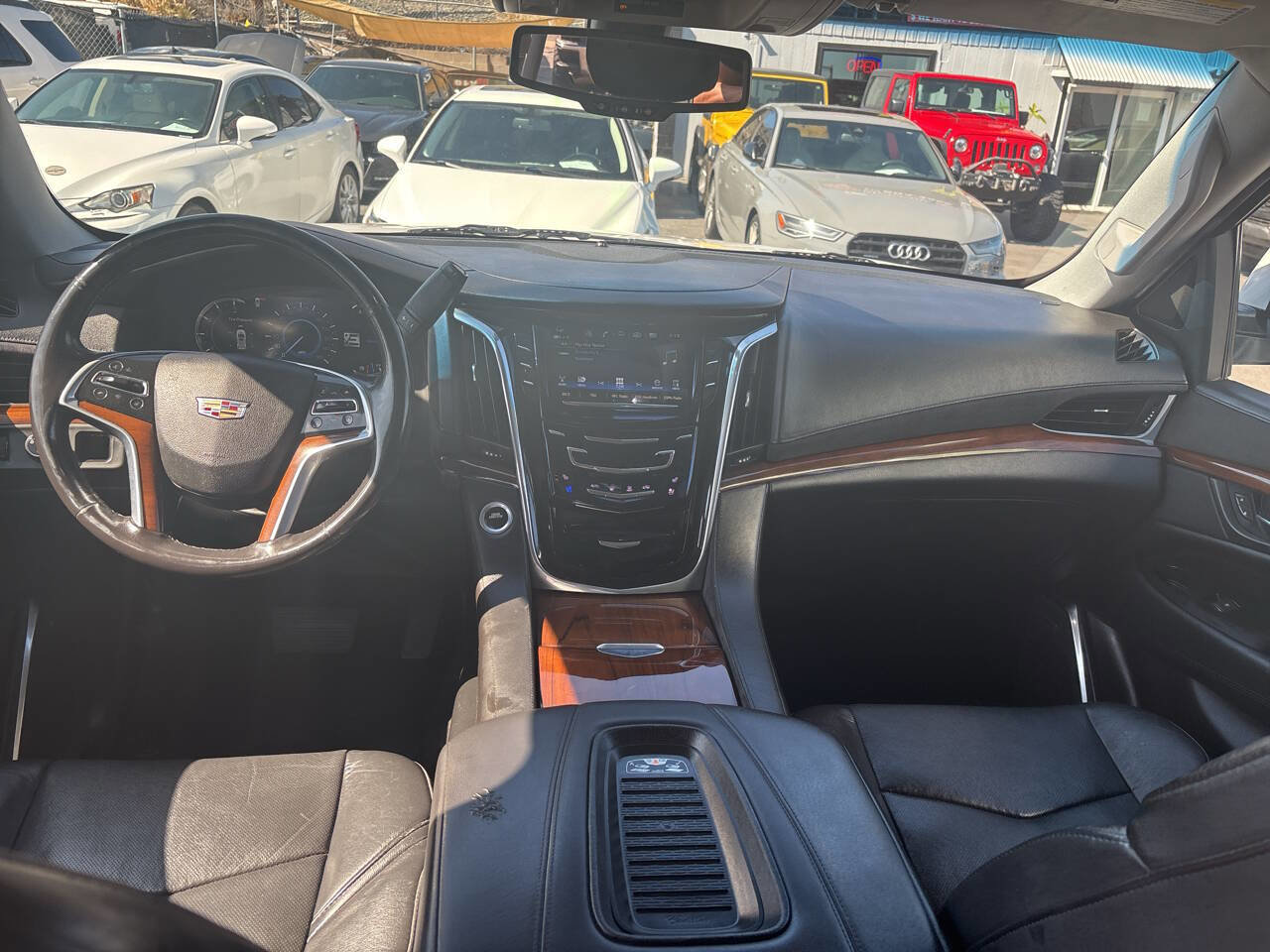 Used 2018 Cadillac Escalade 2WD image 18