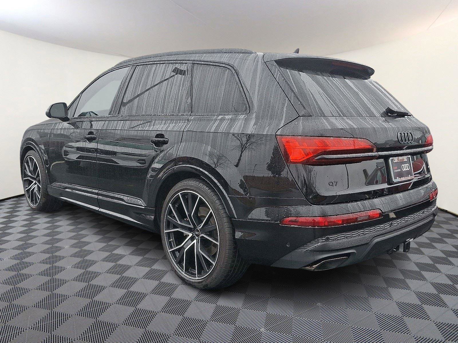 Certified 2025 Audi Q7 3.0T Prestige w/ Prestige Package image 4