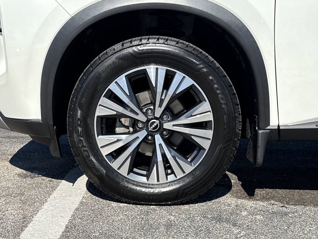Used 2023 Nissan Rogue SV image 6