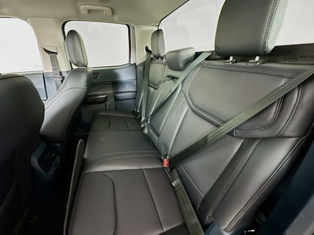 New 2026 Ford Maverick Lariat w/ Black Appearance Package image 25