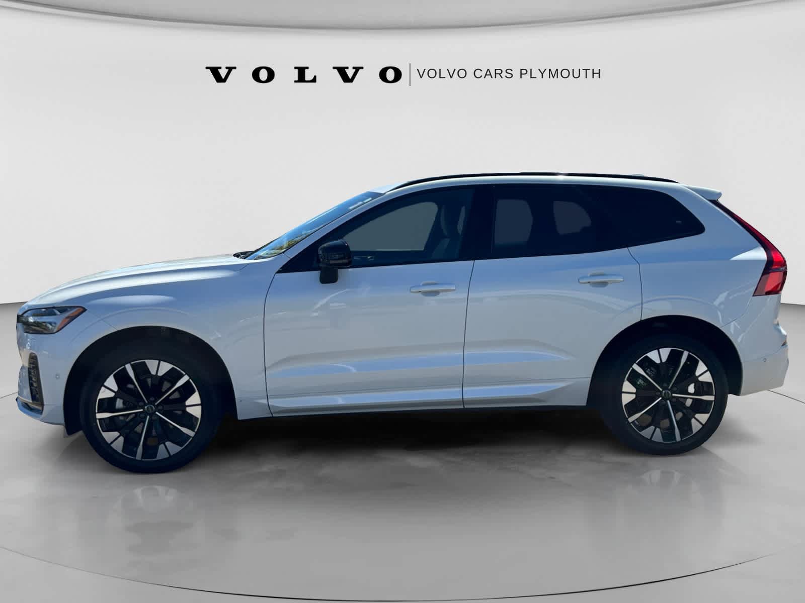 Used 2026 Volvo XC60 B5 Plus AWD/4WD image 4