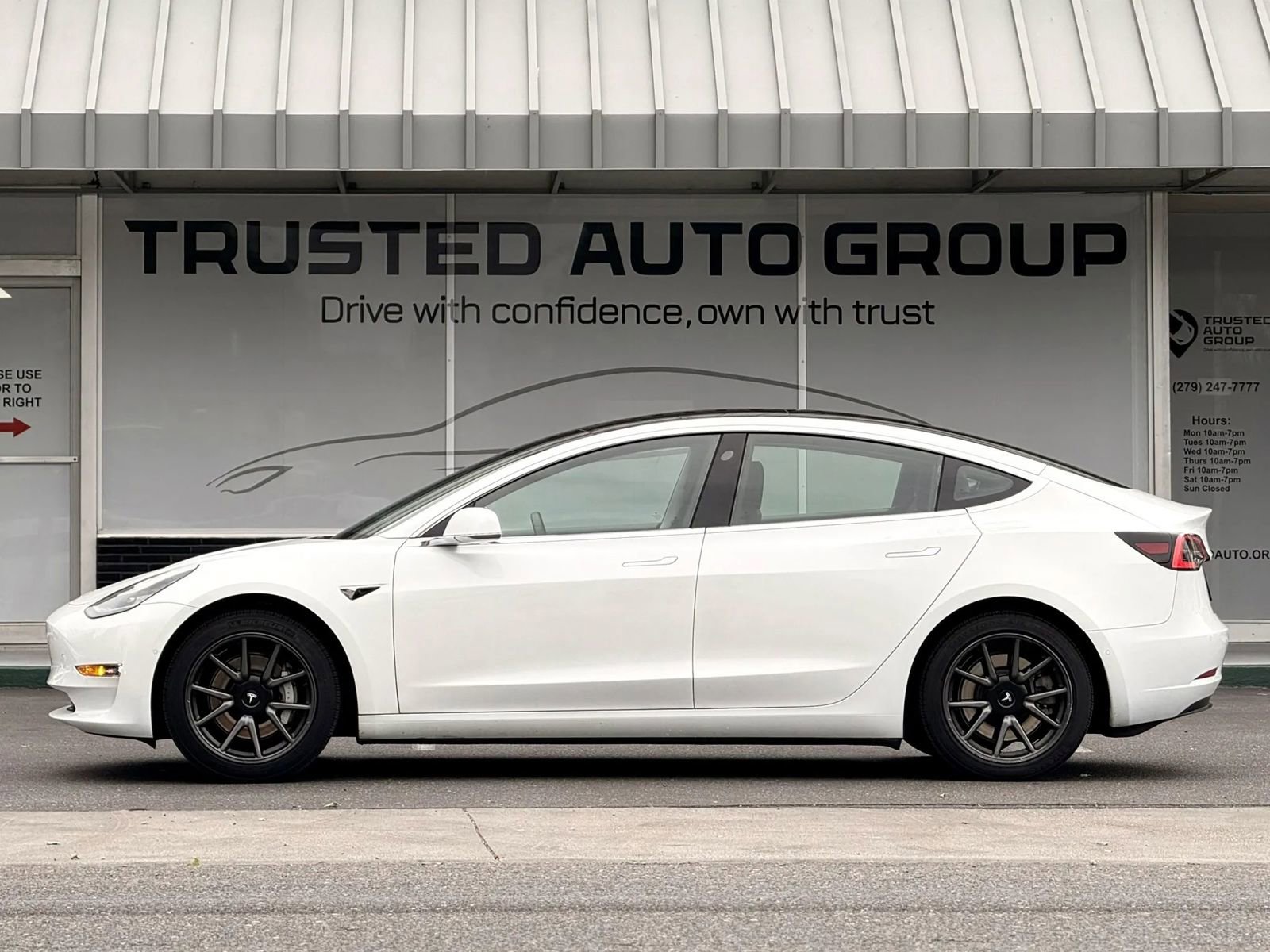 Used 2019 Tesla Model 3 Standard Range Plus image 6