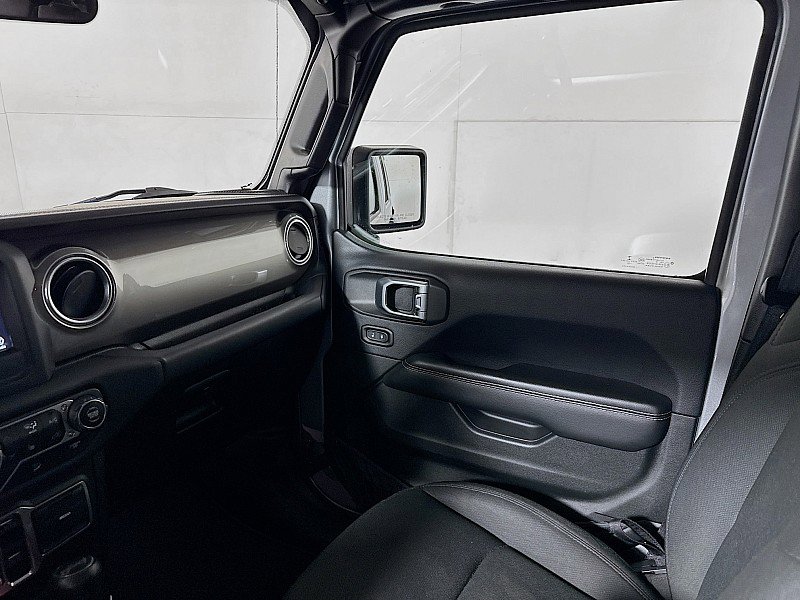 Used 2018 Jeep Wrangler Unlimited Sahara w/ Cold Weather Group image 23