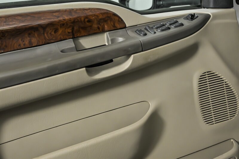 Used 2000 Ford F350 Lariat image 16