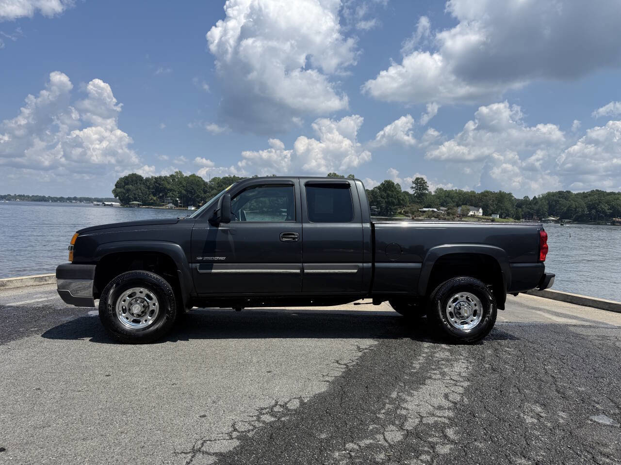 Used 2004 Chevrolet Silverado 2500 LS RWD image 2