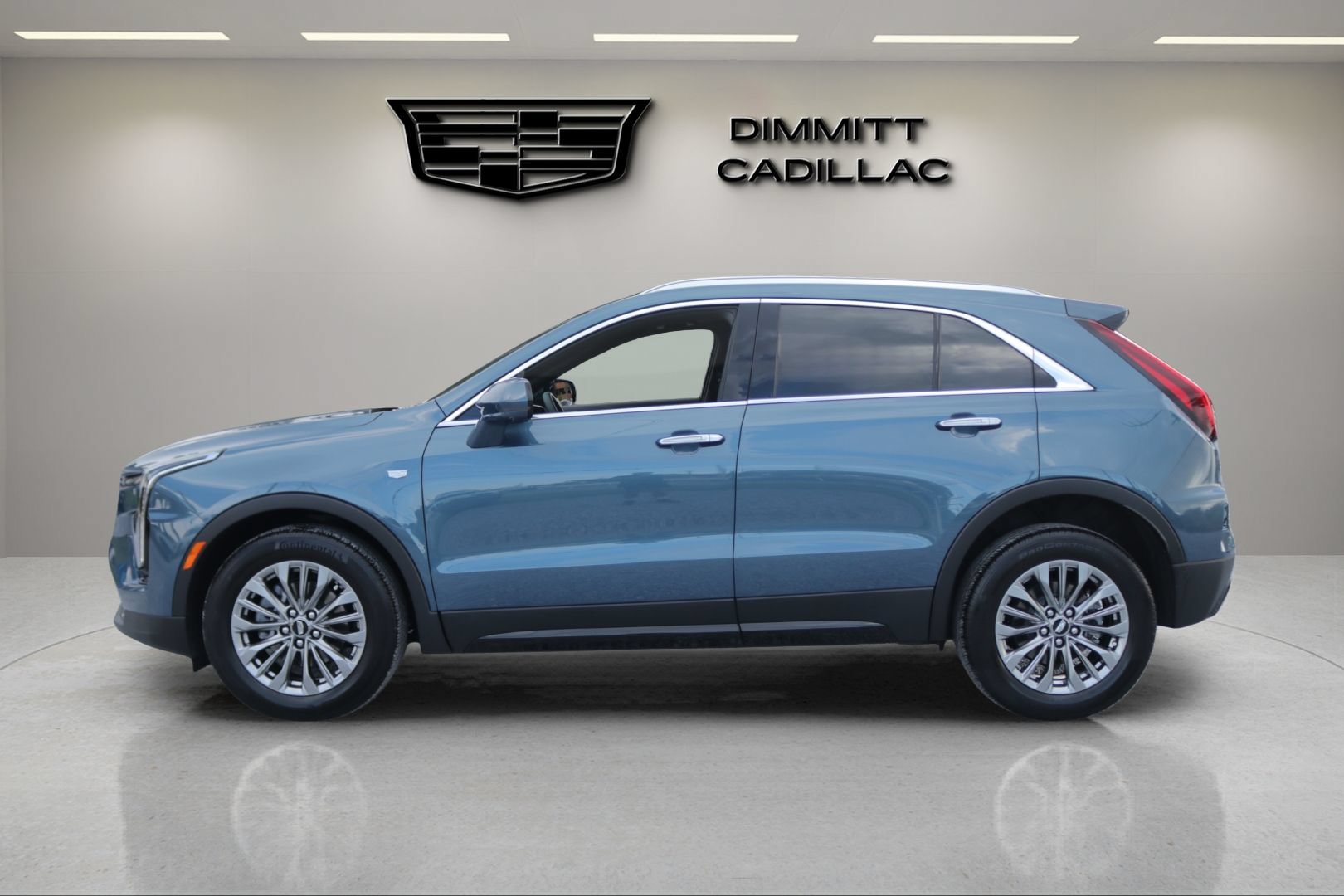 Certified 2025 Cadillac XT4 Premium Luxury FWD image 8