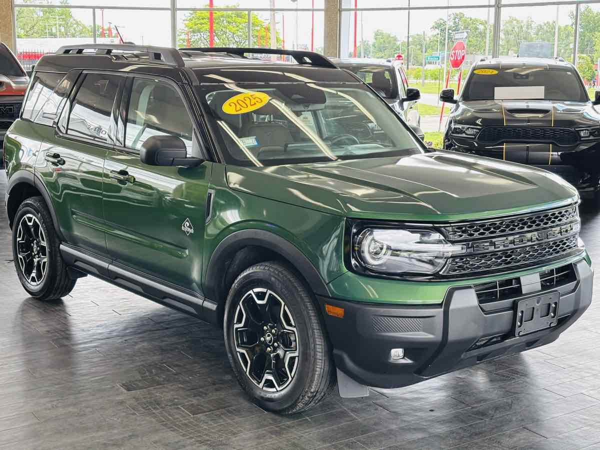Used 2025 Ford Bronco Sport Outer Banks AWD/4WD image 1