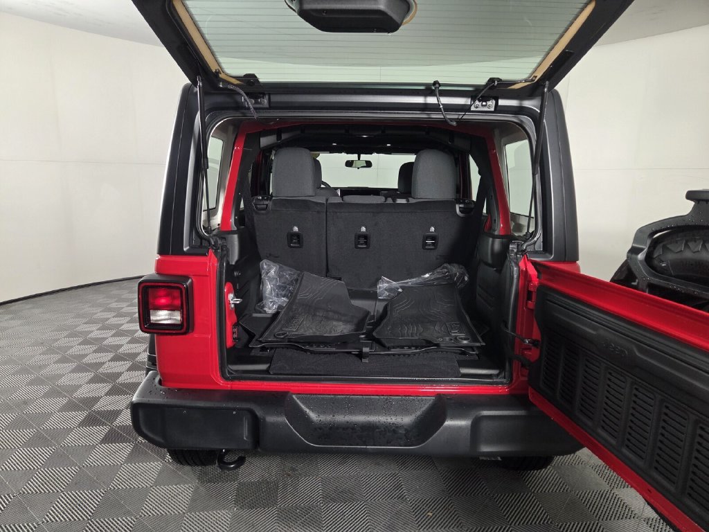 Used 2025 Jeep Wrangler Unlimited Sport AWD/4WD image 28