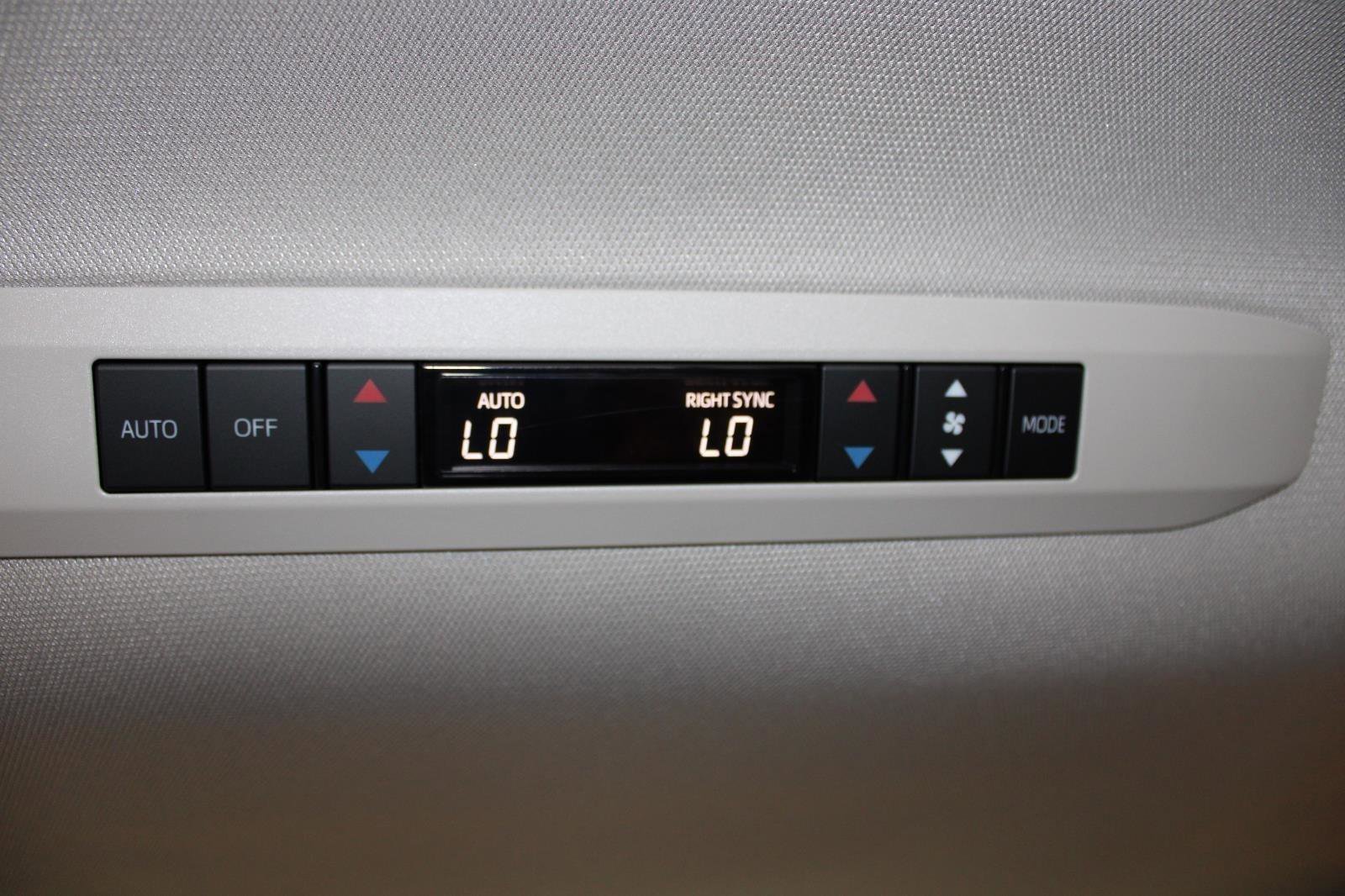 Used 2024 Toyota Sienna XLE AWD/4WD image 26