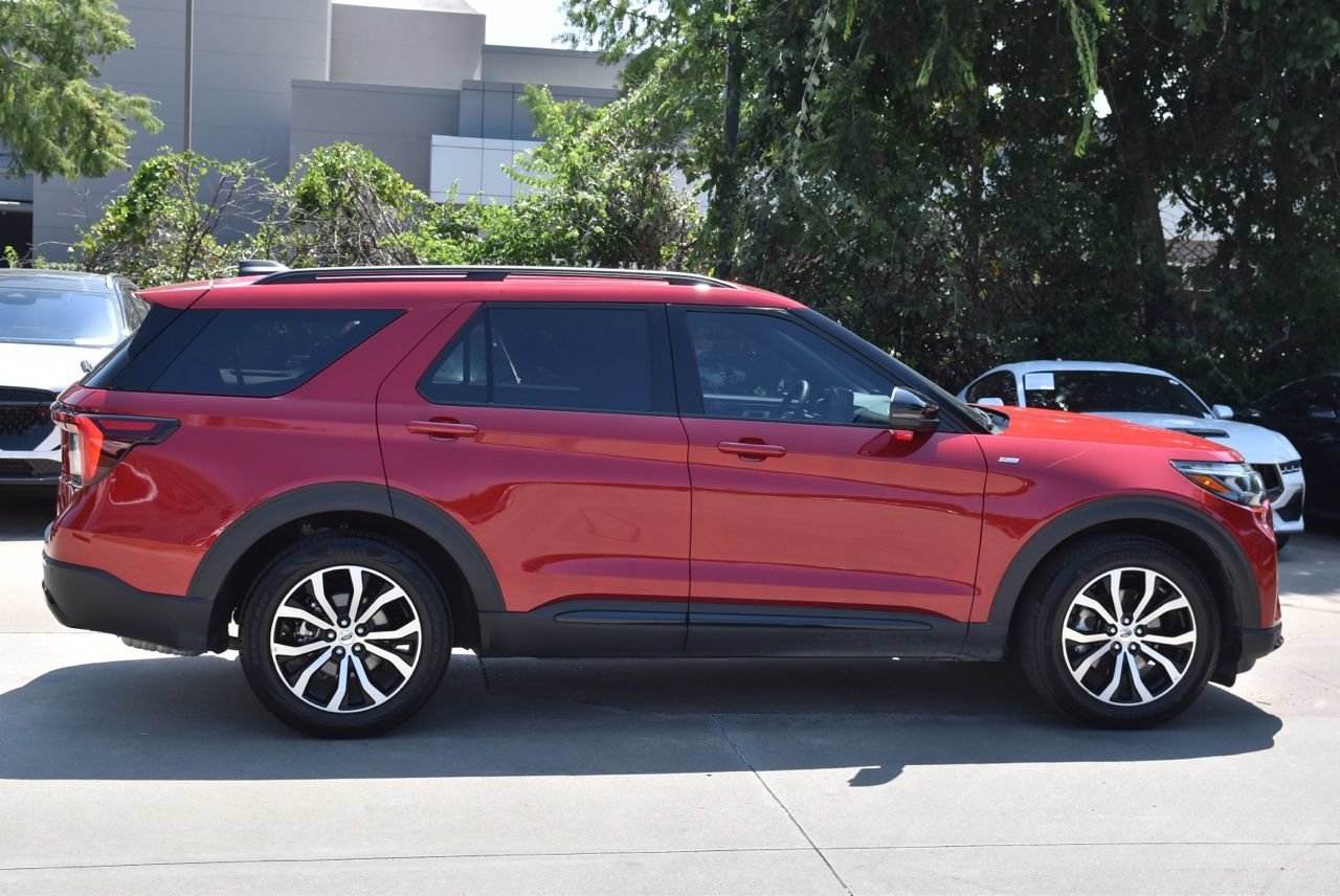 Certified 2025 Ford Explorer ST-Line RWD image 6