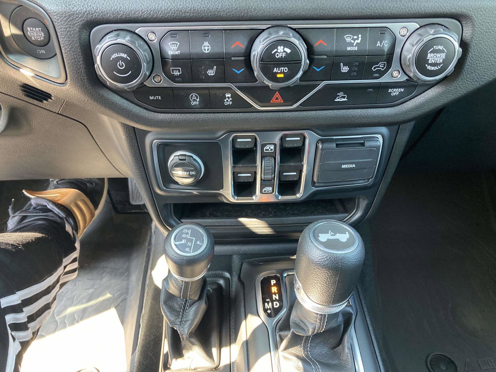 Used 2024 Jeep Wrangler Unlimited Sport image 18