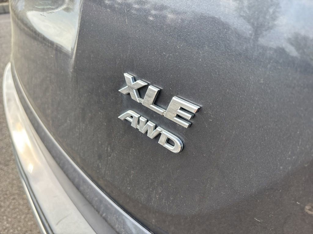 Used 2018 Toyota RAV4 XLE image 4