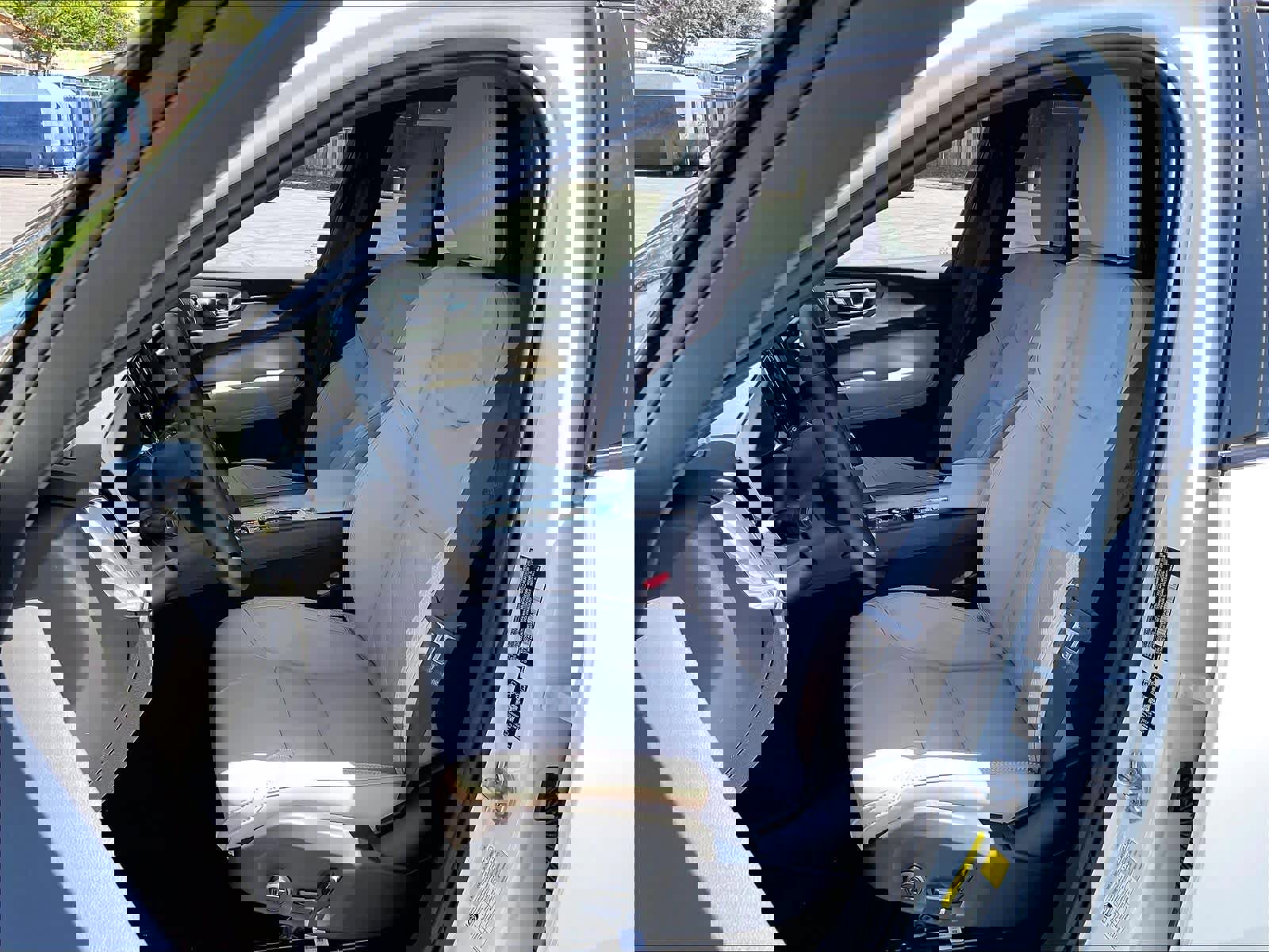 New 2026 Volvo XC60 T8 Plus w/ Protection Package Premier AWD/4WD image 11