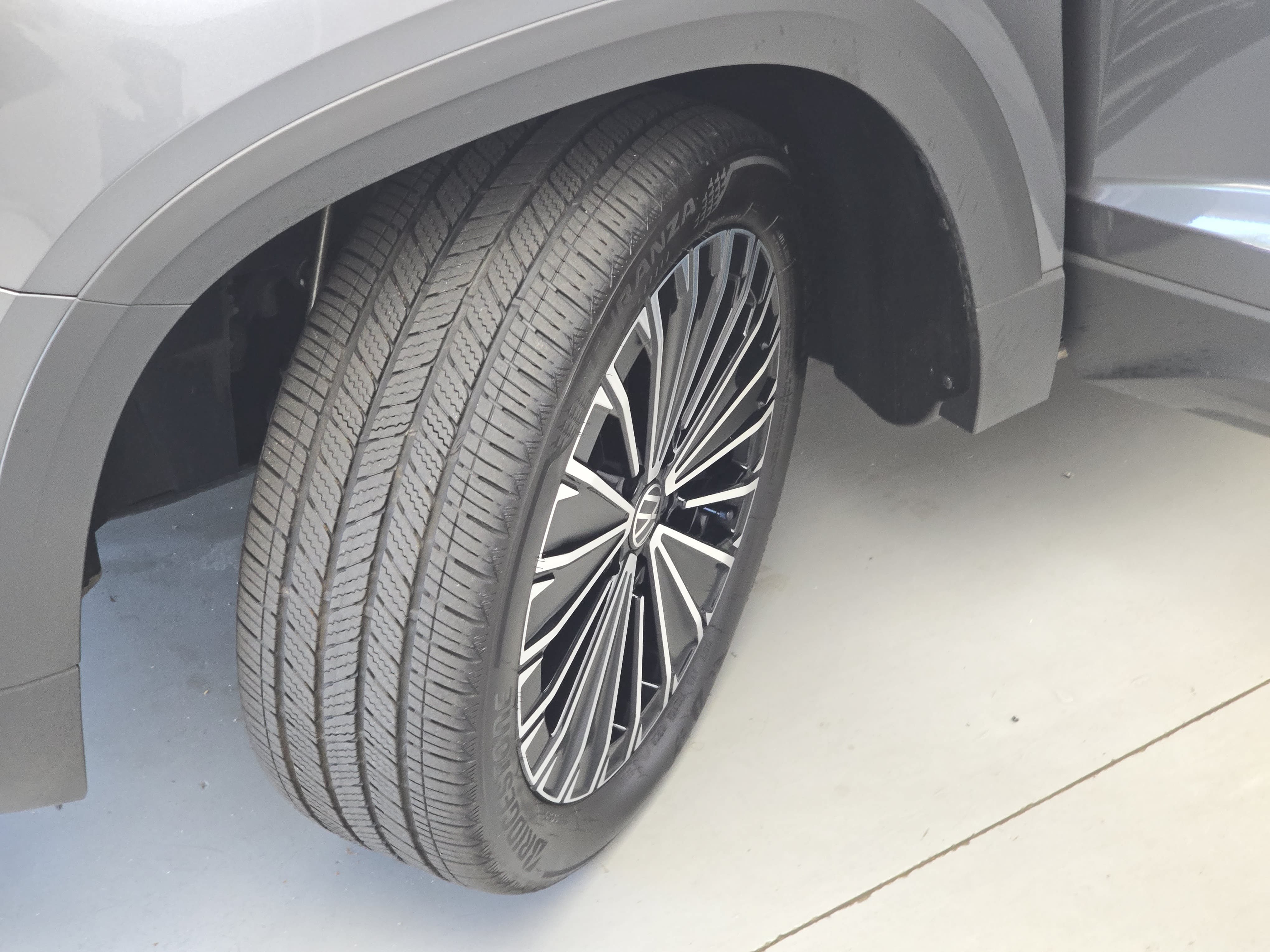 Certified 2025 Volkswagen Taos SE FWD image 31