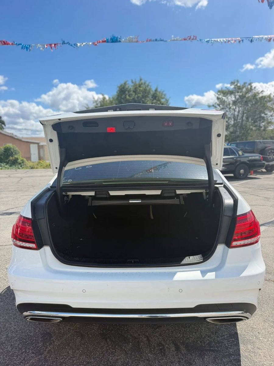 Used 2015 Mercedes-Benz E 400 Sedan w/ Lighting Package image 11