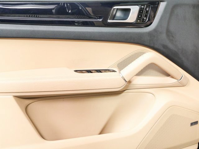 Certified 2020 Porsche Cayenne AWD/4WD image 6