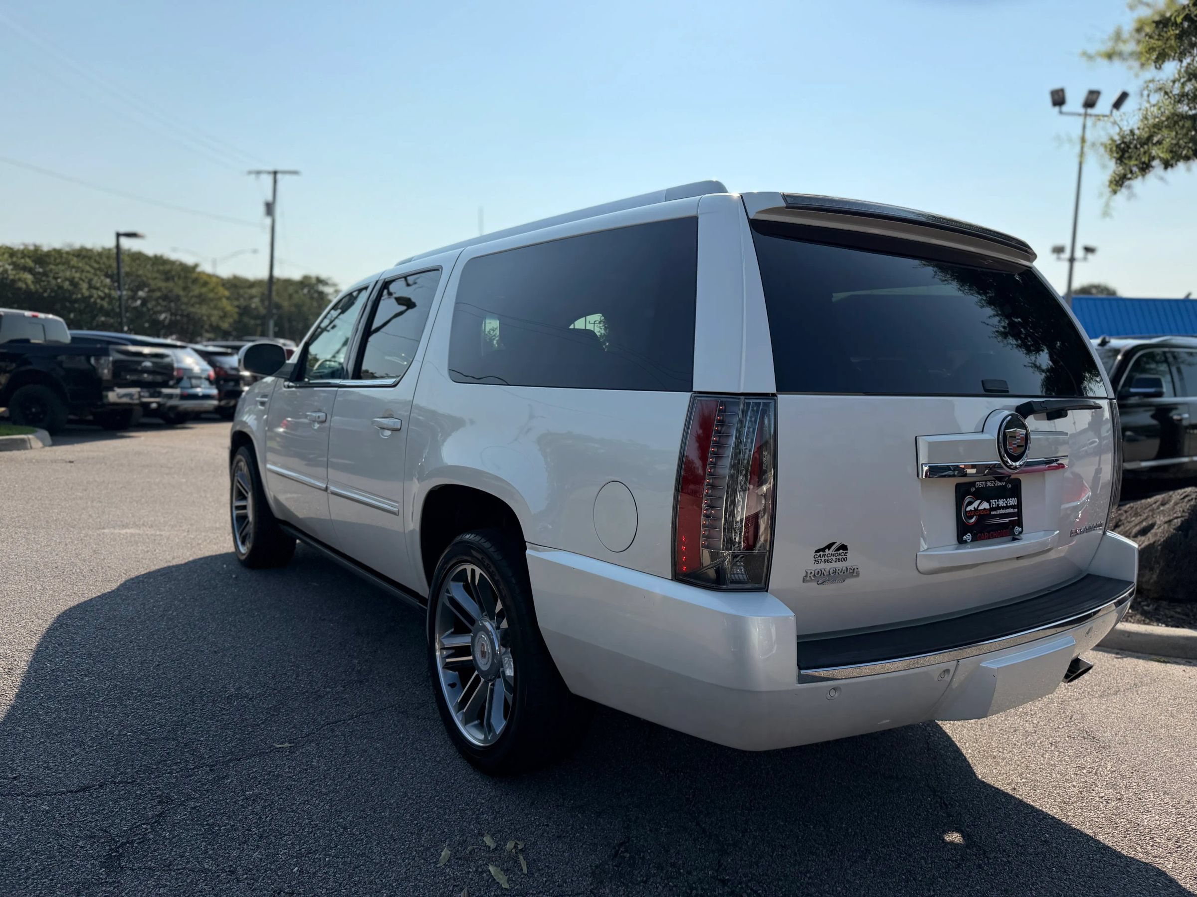Used 2013 Cadillac Escalade ESV Premium RWD image 7