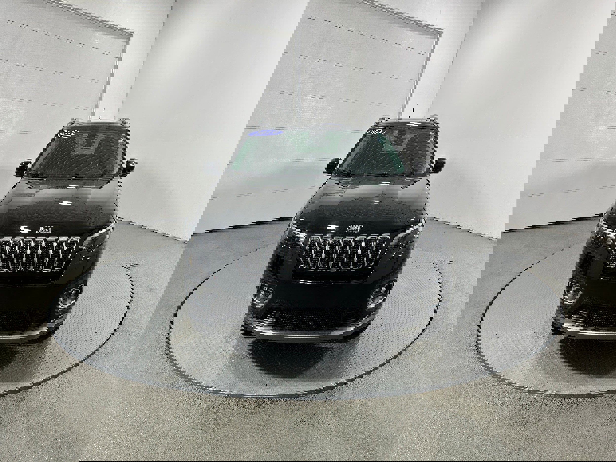 Used 2019 Jeep Cherokee Limited image 18