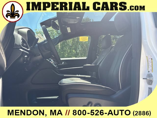 New 2027 Chrysler Pacifica Limited w/ Family Tech Group AWD/4WD image 33