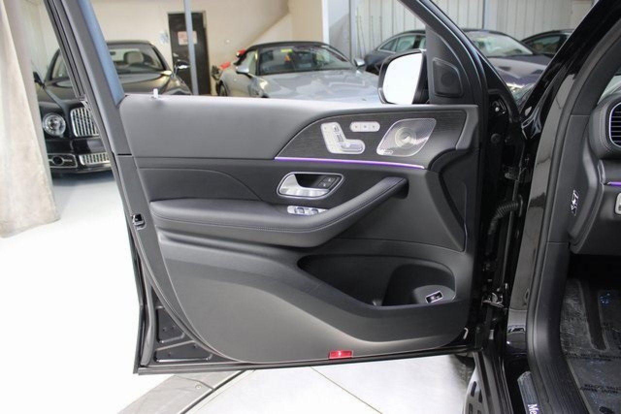 Used 2025 Mercedes-Benz GLS 450 4MATIC image 42