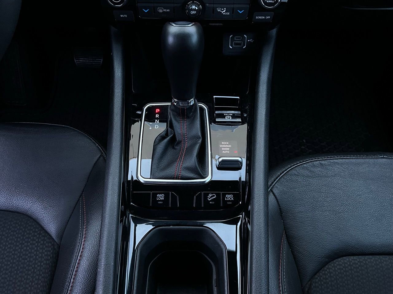 Used 2025 Jeep Compass Trailhawk image 13