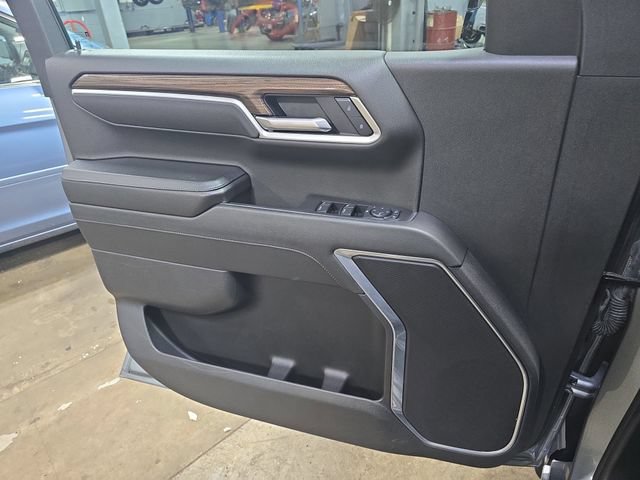 Used 2025 Chevrolet Silverado 1500 LT AWD/4WD image 30
