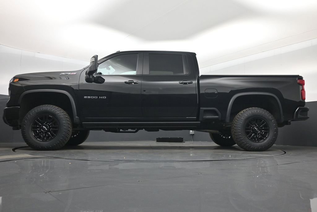 Used 2024 Chevrolet Silverado 2500 ZR2 w/ Technology Package image 15