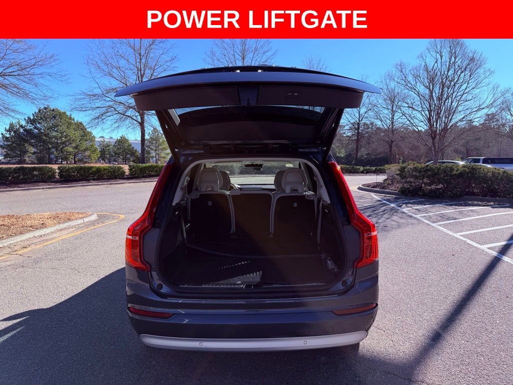 Used 2022 Volvo XC90 T5 Momentum w/ Climate Package image 8