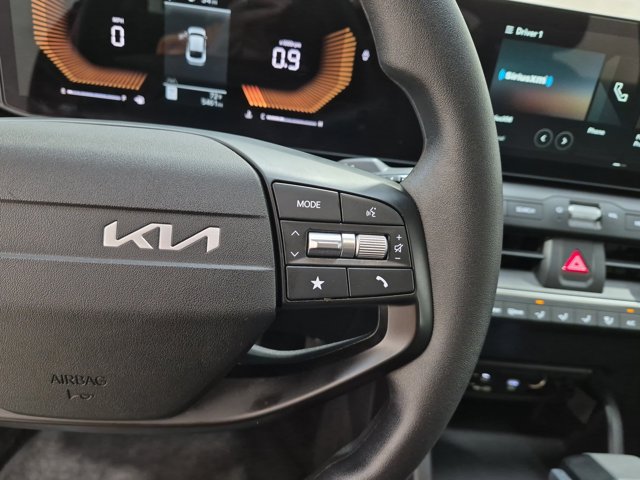 Certified 2025 Kia K4 FWD image 17