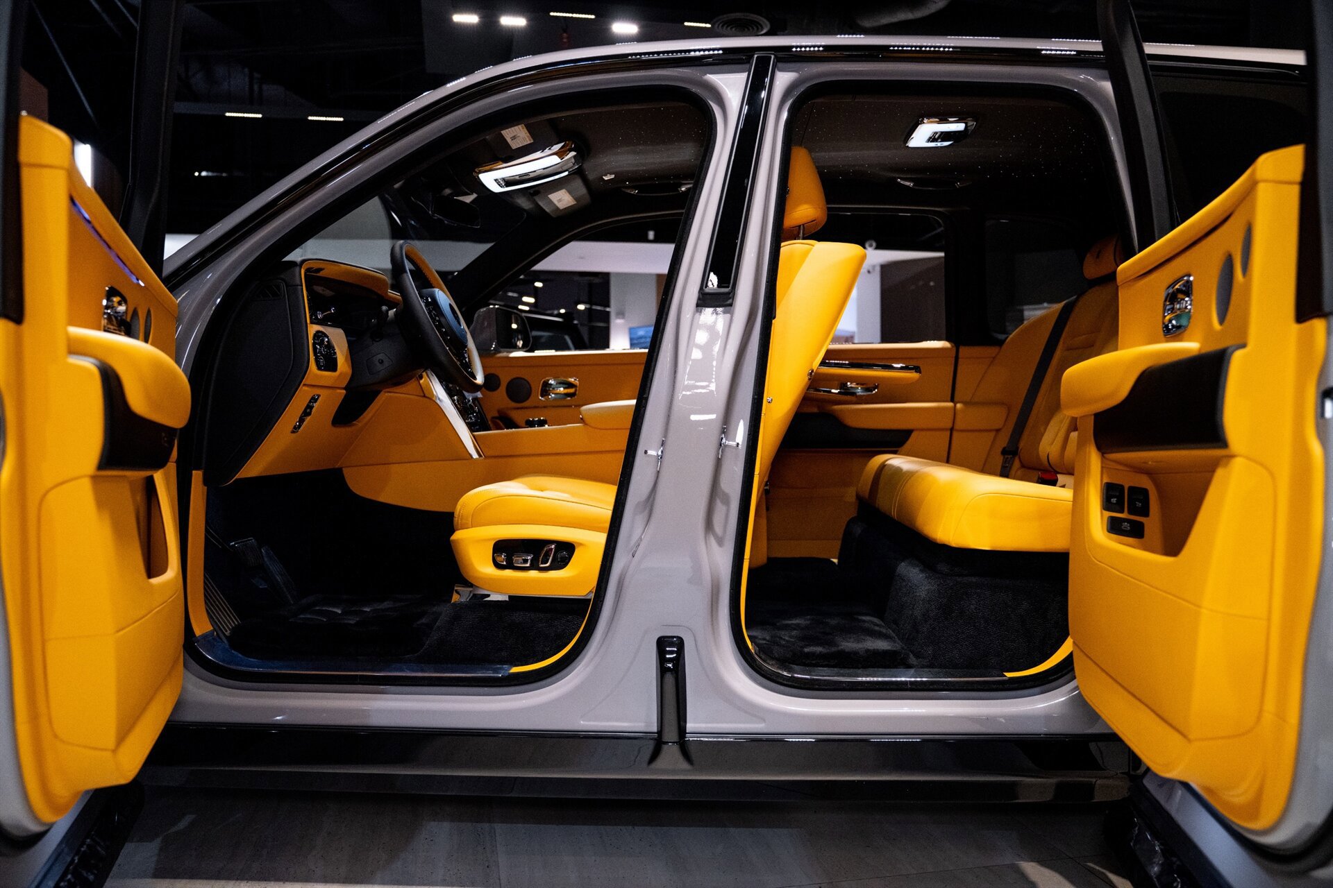 Used 2026 Rolls-Royce Cullinan image 24