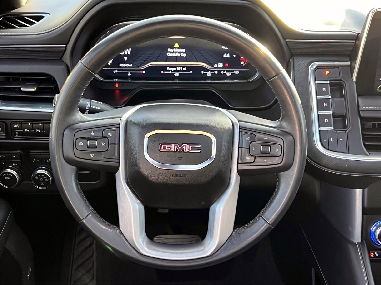 Used 2023 GMC Yukon XL SLT image 15