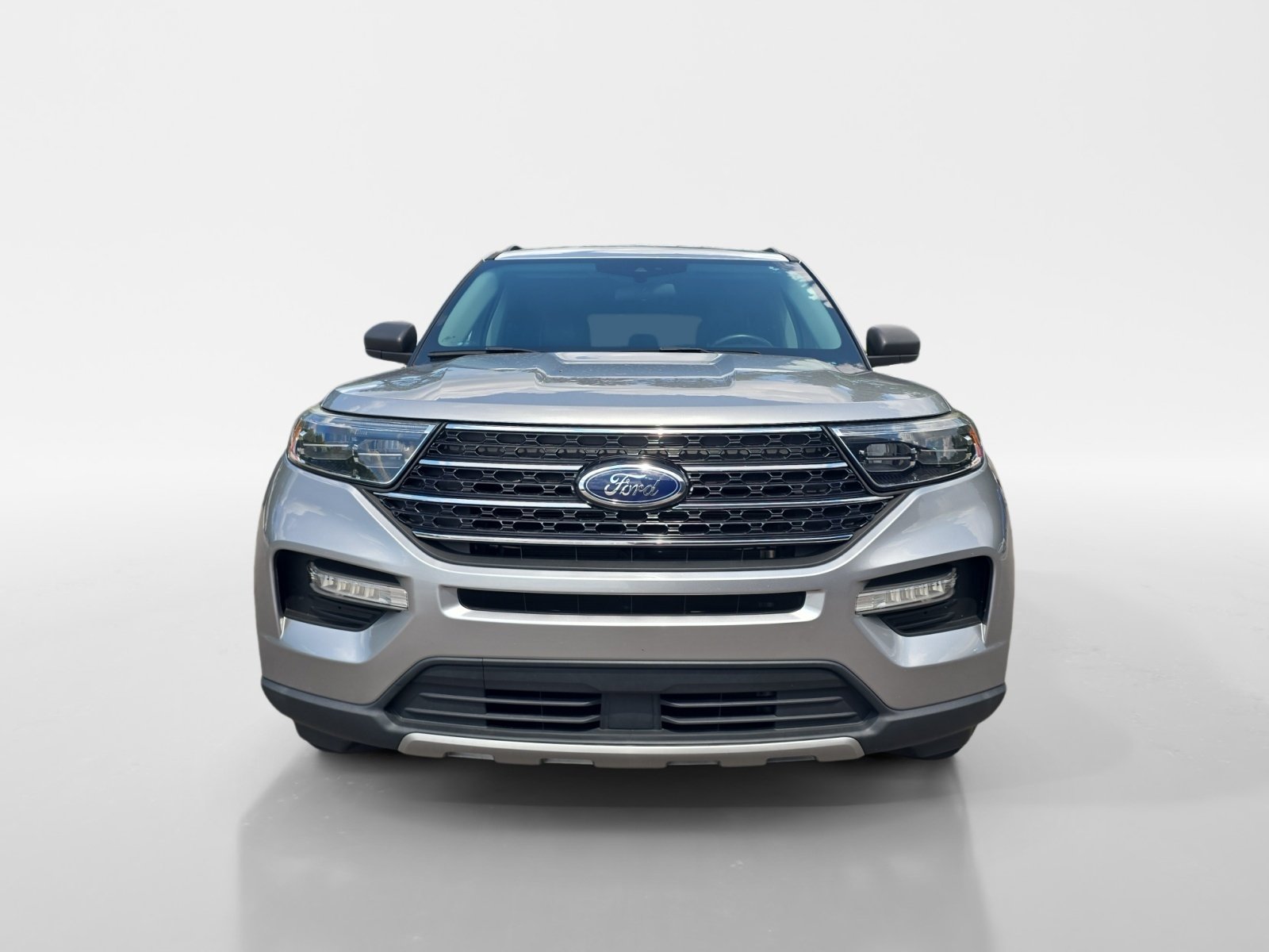 Used 2020 Ford Explorer XLT w/ Equipment Group 202A AWD/4WD image 9