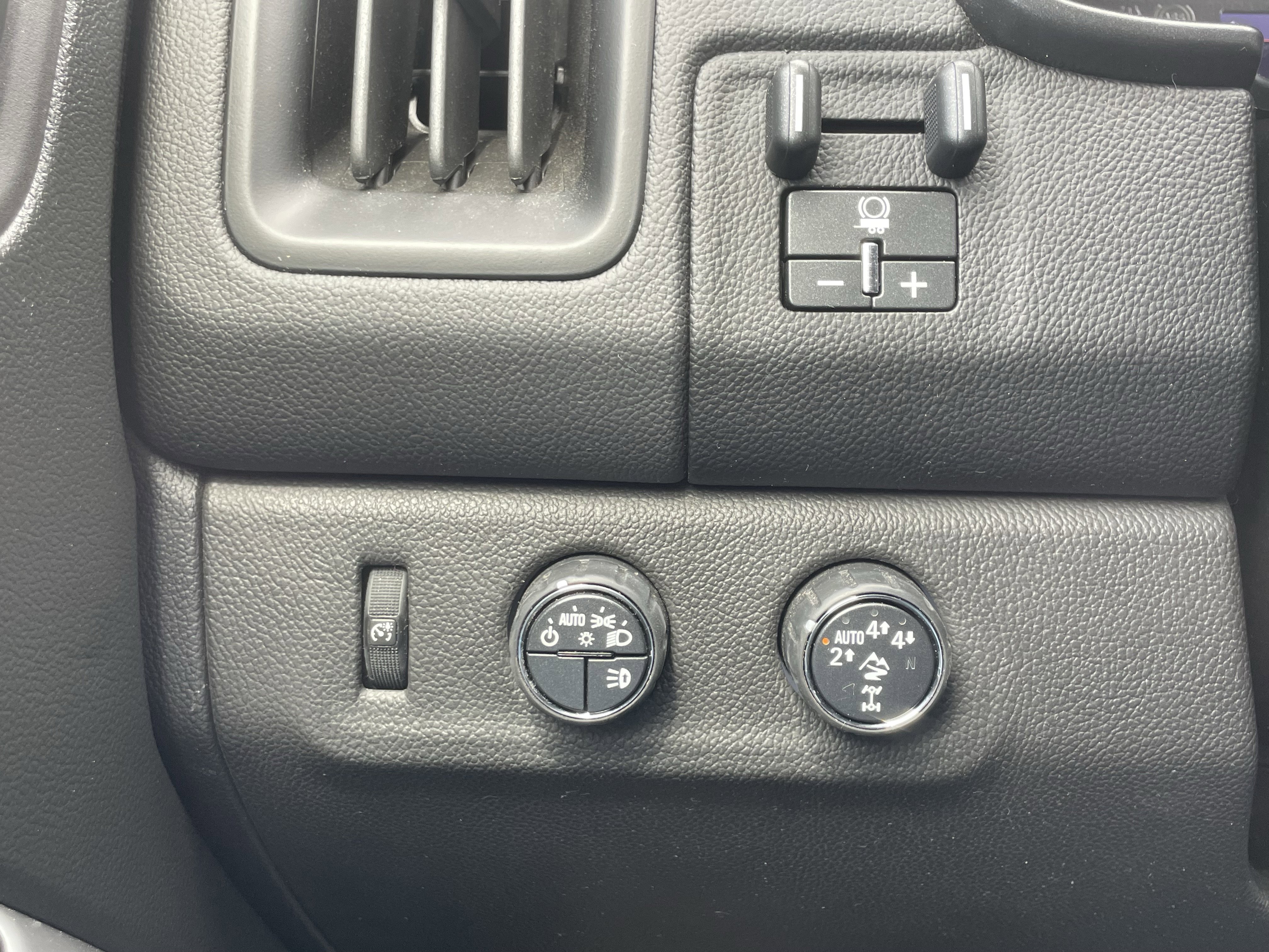 Used 2022 Chevrolet Colorado ZR2 w/ ZR2 Dusk Special Edition AWD/4WD image 31