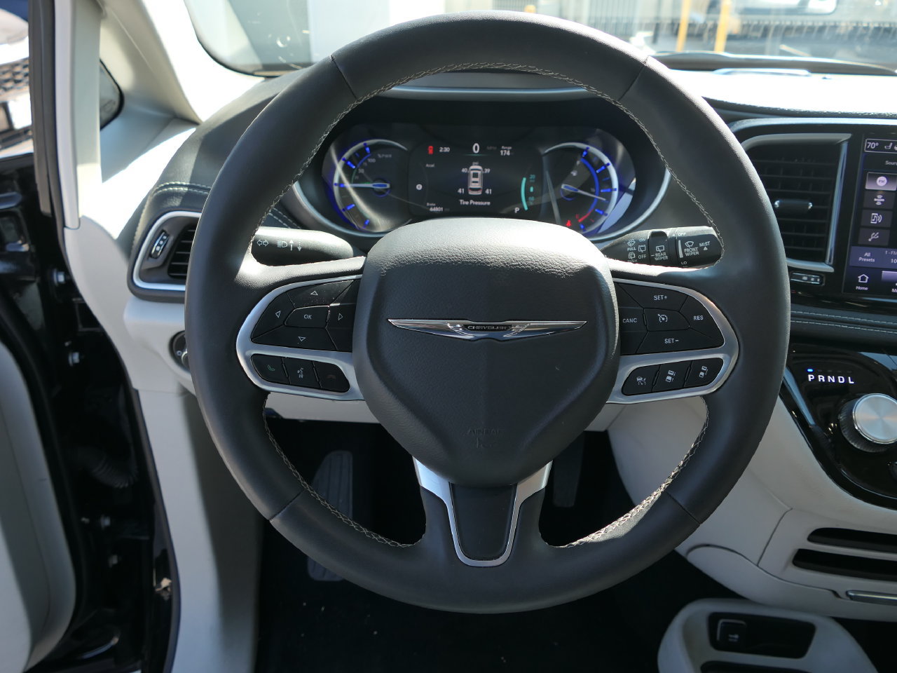 Used 2024 Chrysler Pacifica Limited FWD image 19