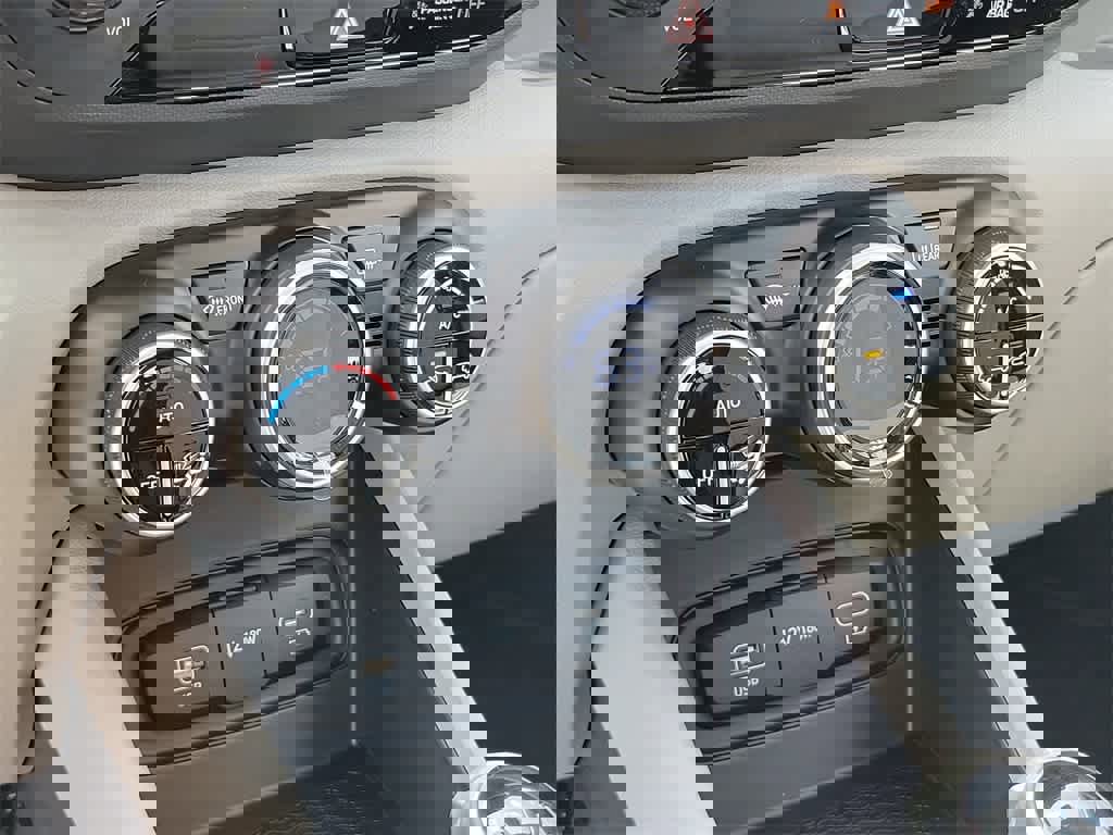 New 2025 Hyundai Venue SEL image 29