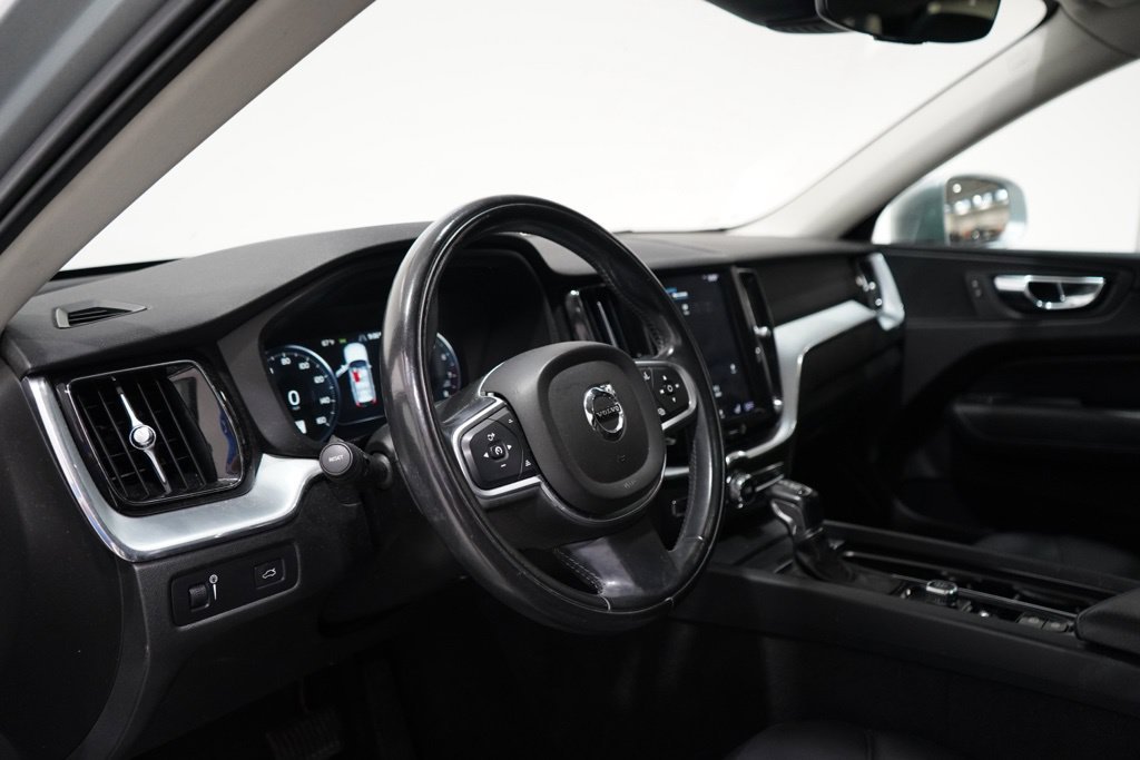 Used 2018 Volvo XC60 T5 Momentum w/ Convenience Package AWD/4WD image 18