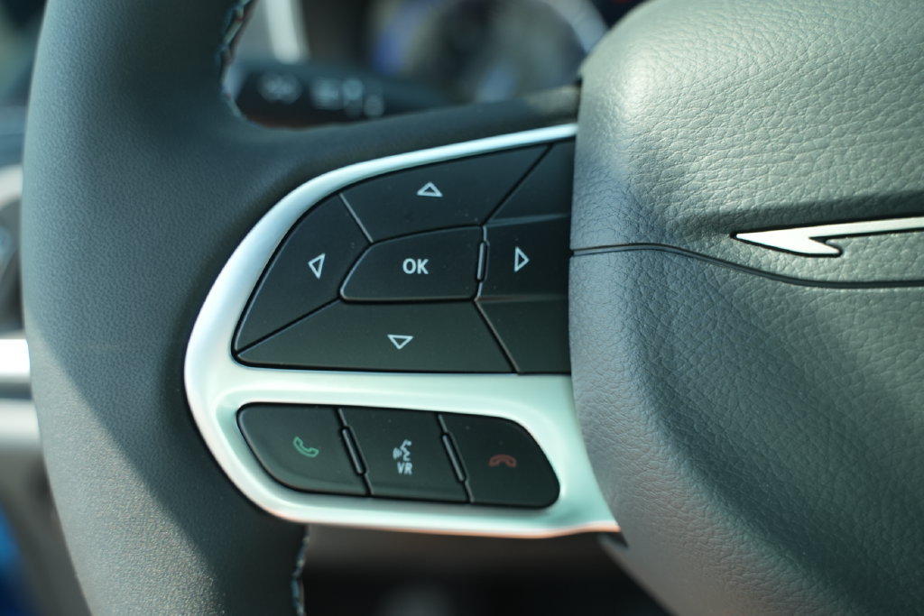 New 2027 Chrysler Pacifica Select FWD image 31