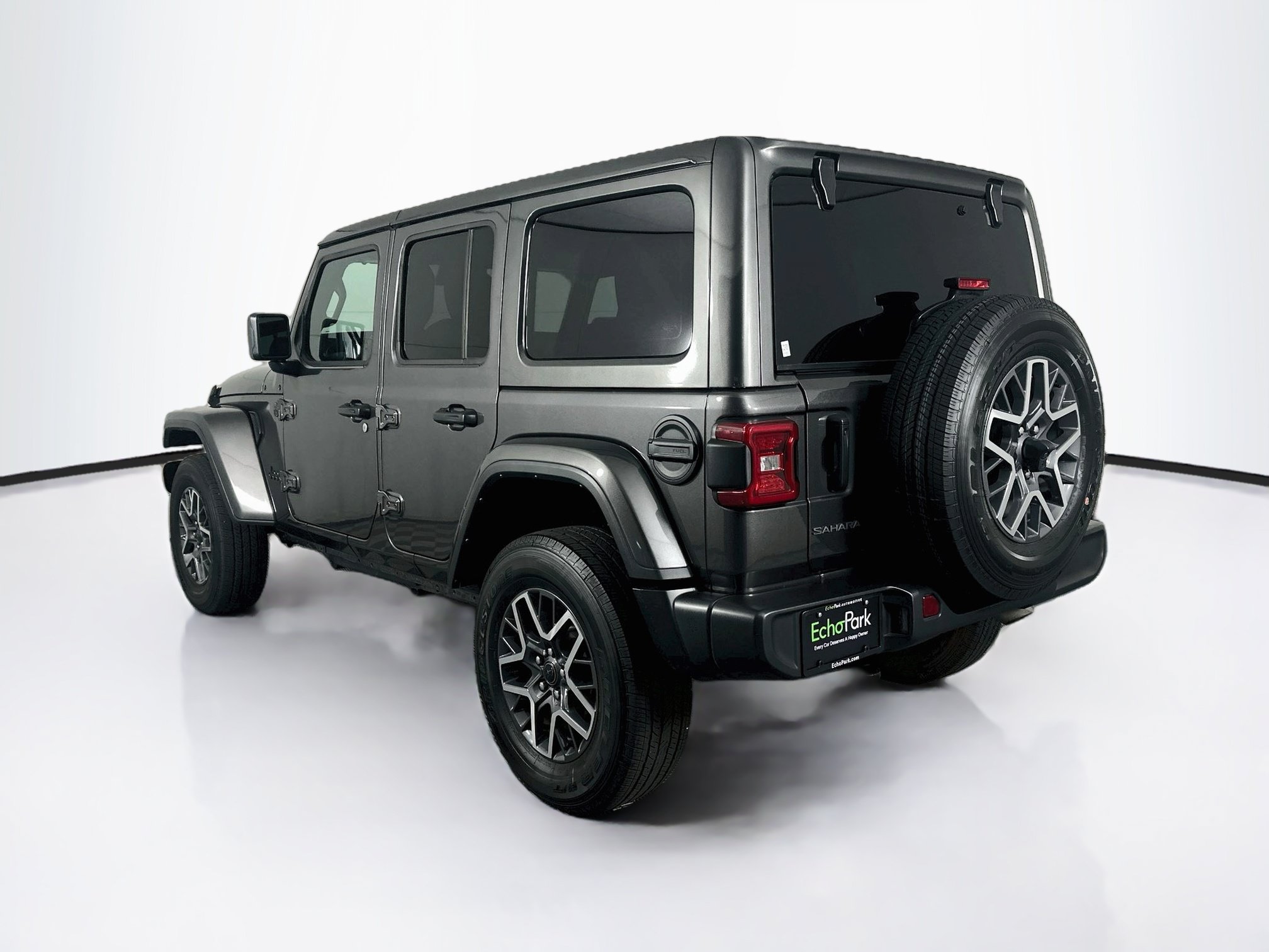 Used 2025 Jeep Wrangler Unlimited Sahara w/ Technology Group AWD/4WD image 5