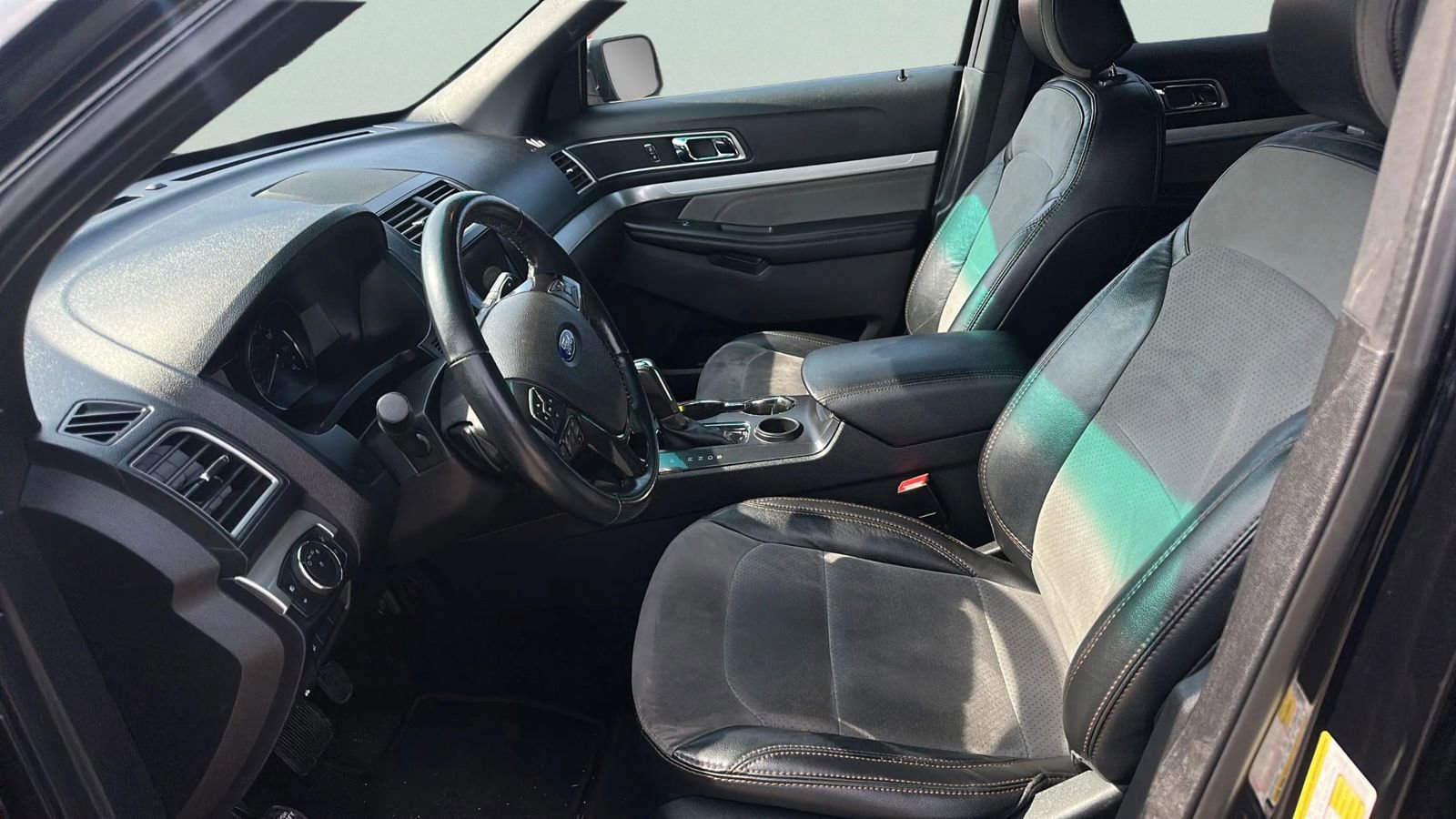 Used 2017 Ford Explorer XLT w/ Equipment Group 202A image 17