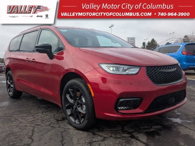 New 2026 Chrysler Pacifica Limited w/ S Appearance Package