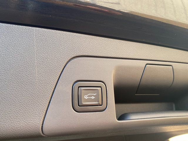 Used 2022 Buick Envision Avenir w/ Technology Package II image 11