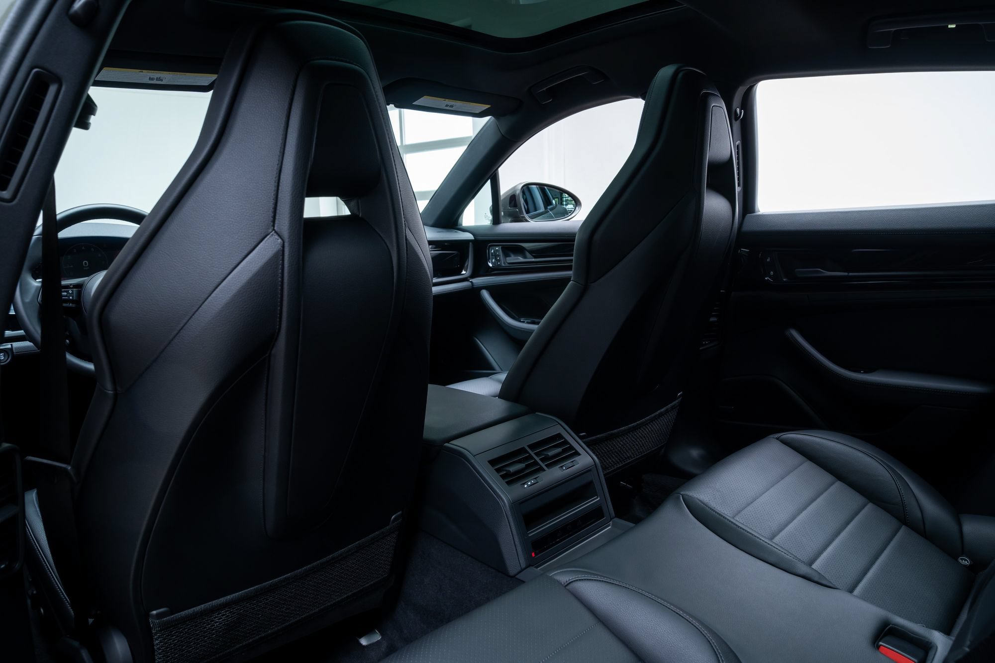 Used 2024 Porsche Panamera RWD image 26