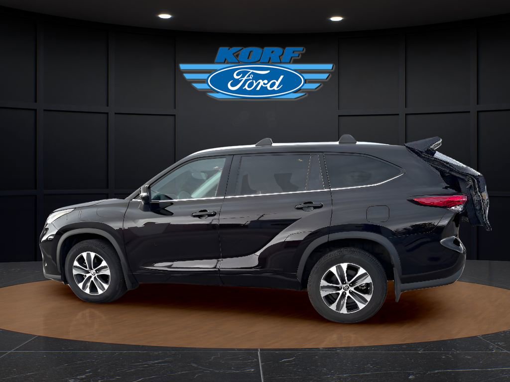 Used 2021 Toyota Highlander XLE image 2