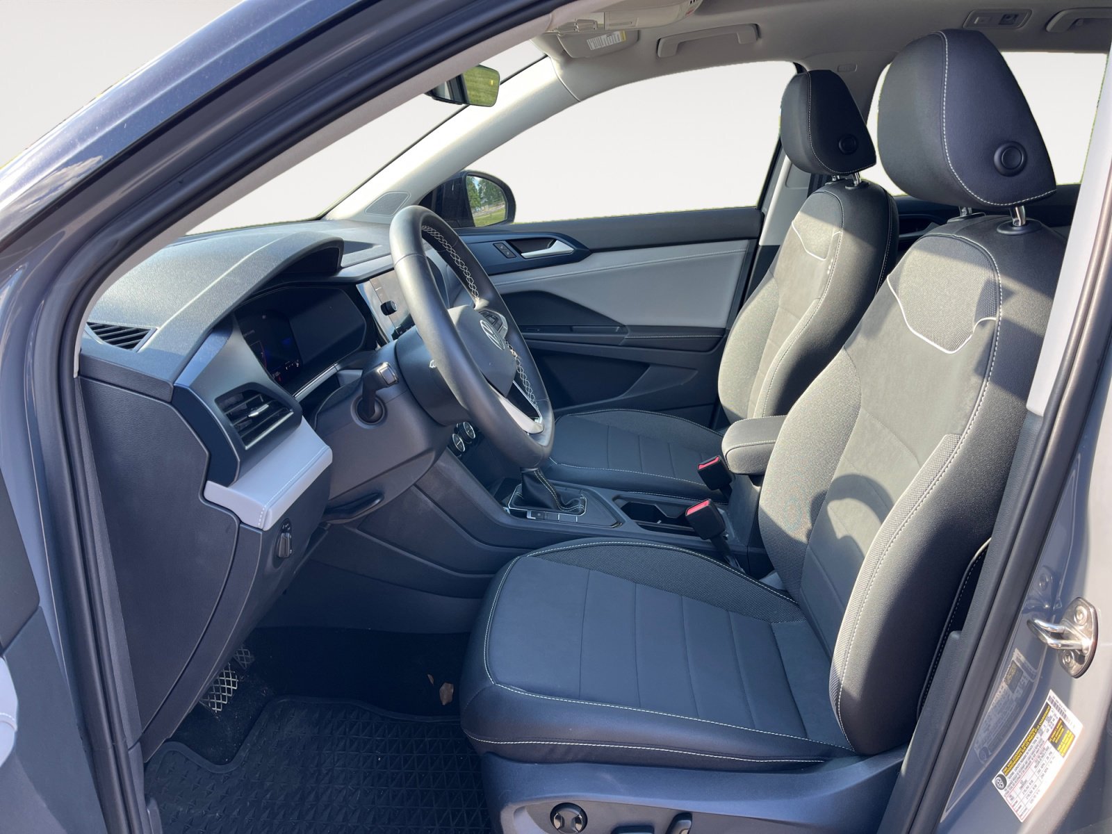 Certified 2024 Volkswagen Taos SE w/ Panoramic Sunroof Package FWD image 9