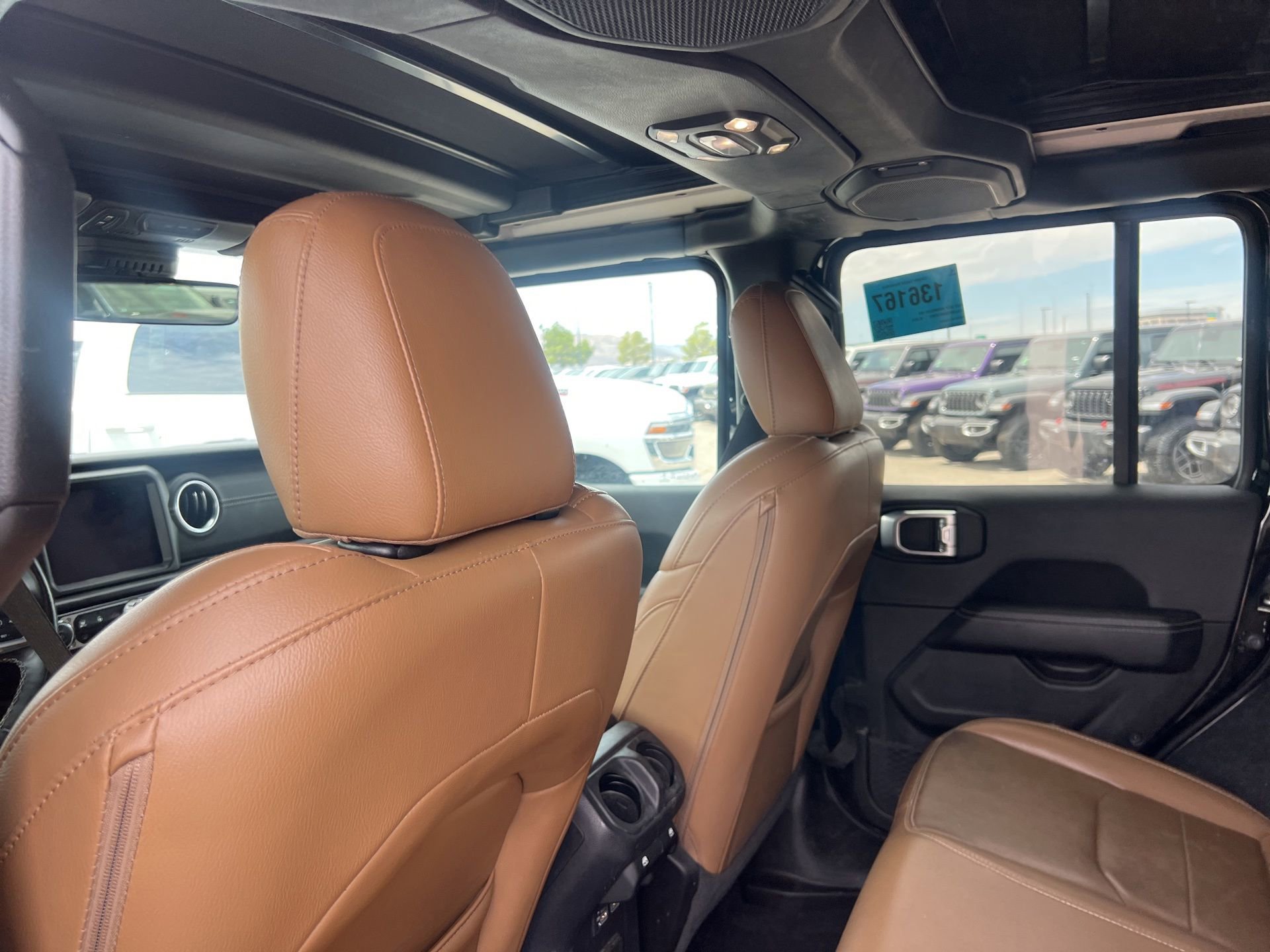 Used 2022 Jeep Wrangler Unlimited Sahara w/ Cold Weather Group AWD/4WD image 25