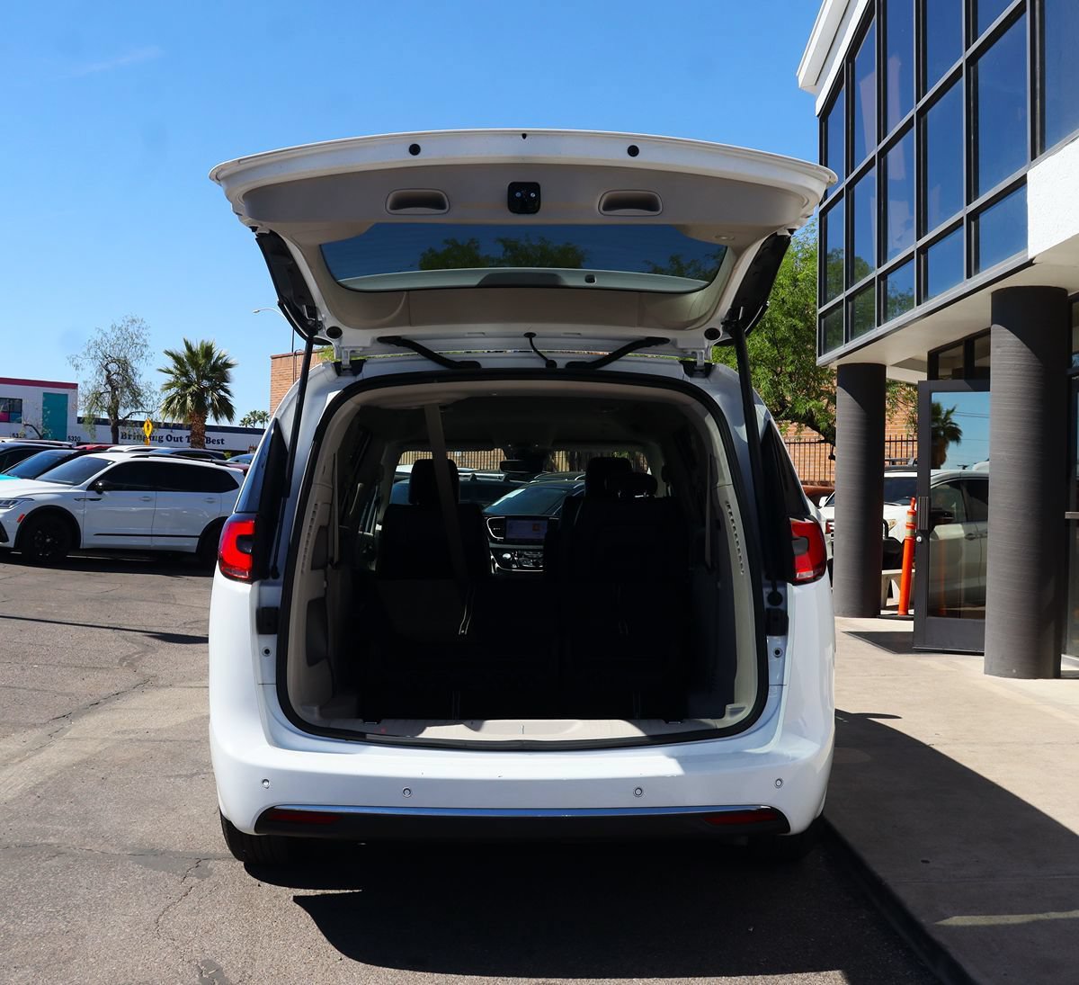 Used 2024 Chrysler Pacifica Touring-L FWD image 22