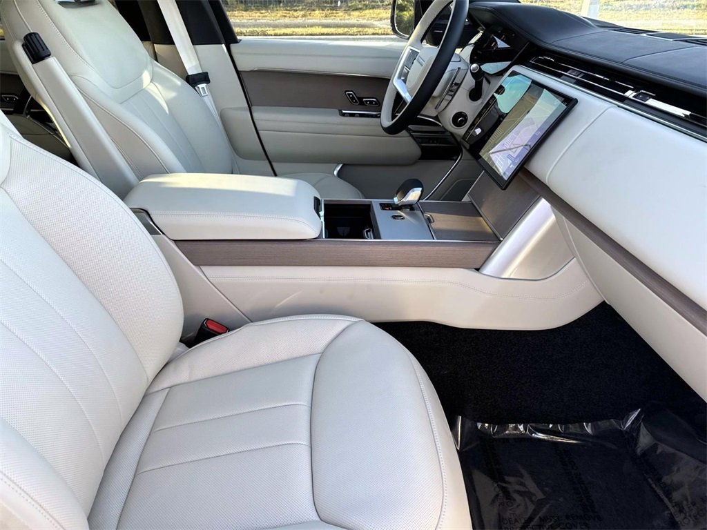 New 2026 Land Rover Range Rover Long Wheelbase SE image 10